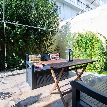 Apartament Bright Near The Atena